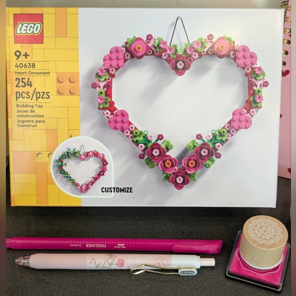 Lego Pink Heart-Shaped Floral Accessory - Picture 3 of 7